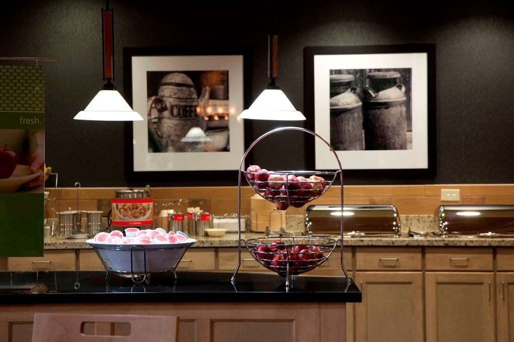 Hampton Inn & Suites Dodge City Boot Hill Casino Restoran fotoğraf